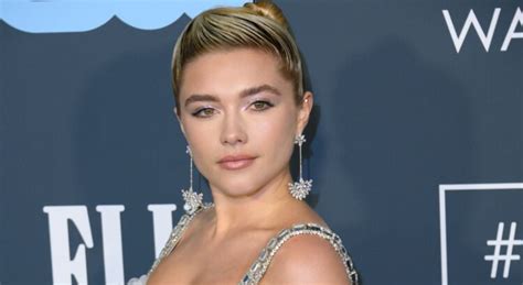 florence pugh titties|Florence Pugh dévoile ses seins dans un look Valentino ...